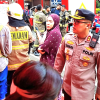 Petugas Gabungan Evakuasi Penghuni Saat Kebakaran Apartemen Pavilion Tanah Abang