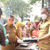 Selasa Ceria Berbagi Makanan dan Masker, Wali Kota Bekasi Antisipasi Dampak Sebaran Abu Vulkanik