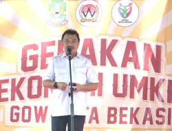 Wakil Wali Kota Bekasi Harris Bobihoe Borong Produk UMKM Hasil Tangan Terampil Emak- Emak