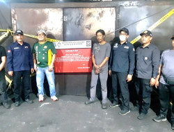 Tegakkan Aturan Lingkungan, Gakkum DLH Kota Bekasi Segel Pabrik Arang di Sumur Batu