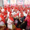 Hari Lansia Sedunia di Bekasi, 1.500 Lansia Ikut Fashion Show dan Tampil Bermain Angklung
