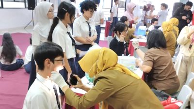 Cek Kesehatan Gratis dan Edukasi ISPA Pelajar Kota Bekasi, Puskesmas Bojong Menteng Gencarkan “Puskesmas Go to School”